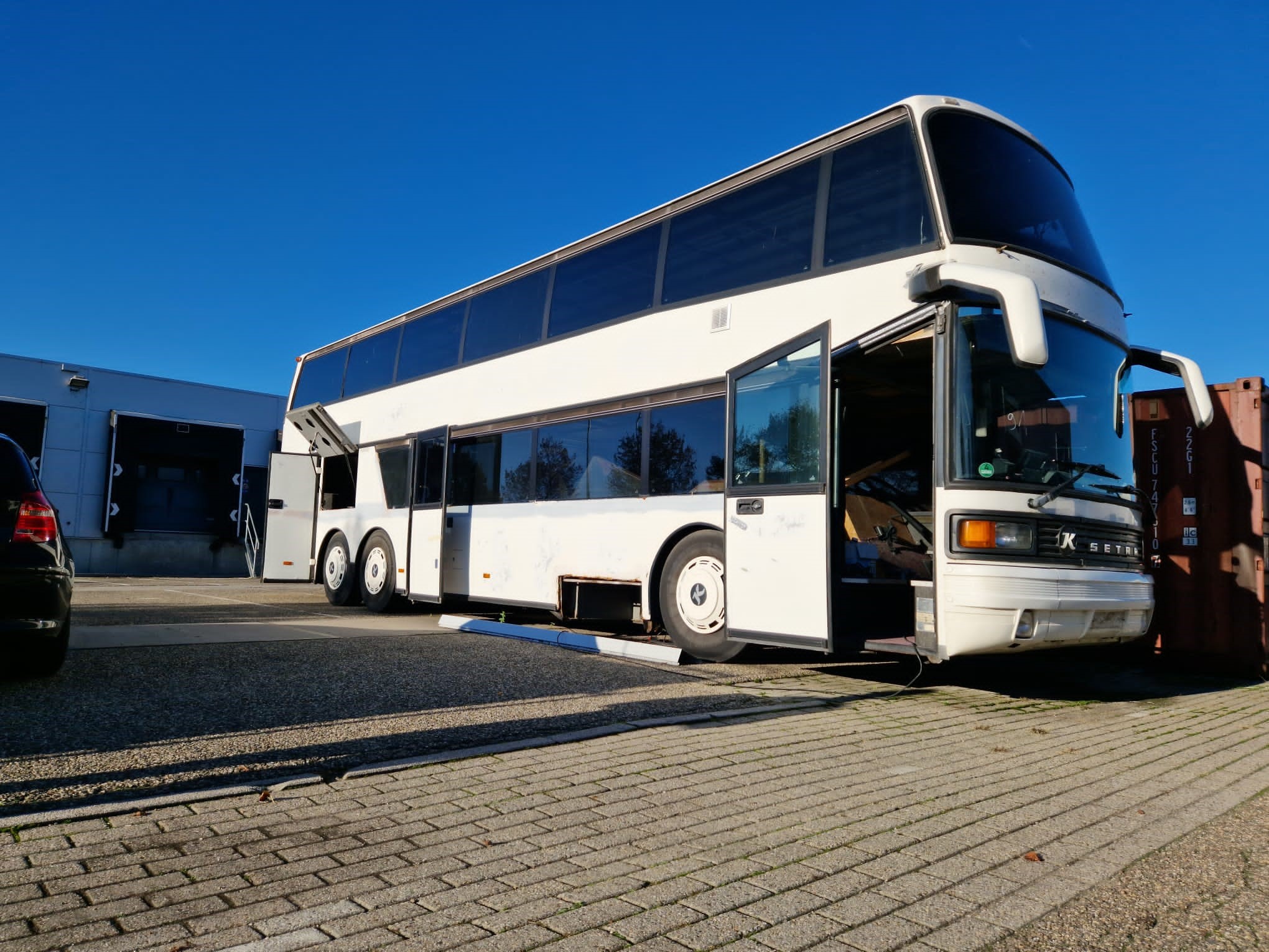 Featured image for “Setra S228 DT Dubbeldekker voor ombouw tot camper / woonbus”